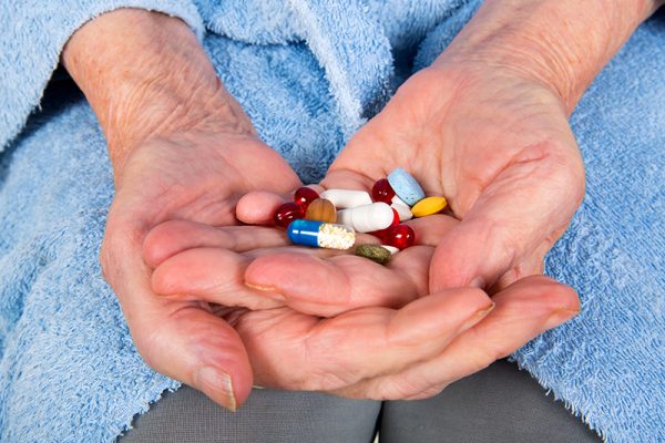 Alto riesgo por el consumo excesivo de fármacos en las personas adultas mayores